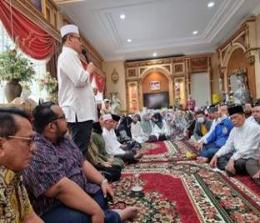Eks Gubernur Riau, Rusli Zainal bebas bersyarat dan menggelar syukuran di rumahnya (foto/ist)